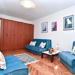 Family Apartment Close To Slovenska Beach